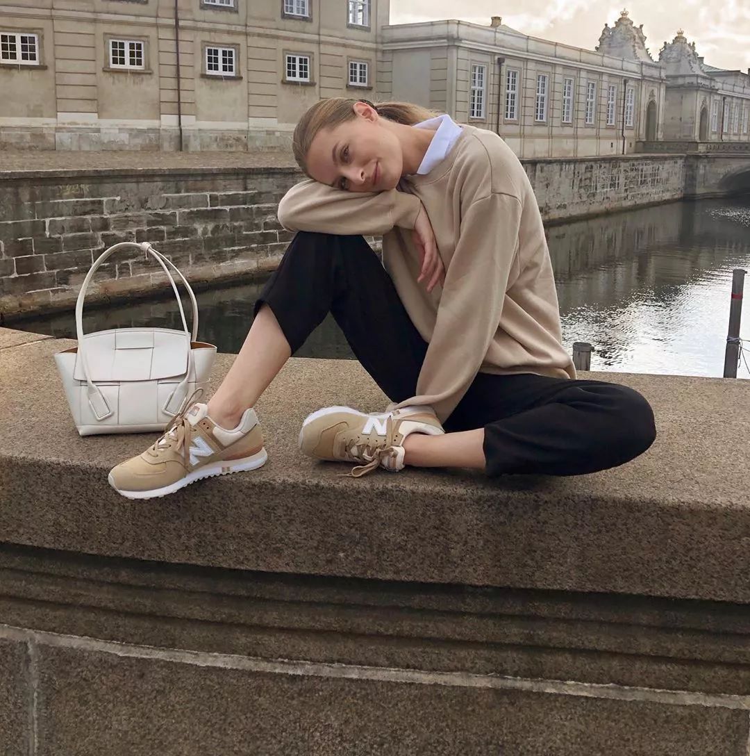 秋冬百搭女士运动鞋,啄木鸟2021秋冬韩版运动鞋