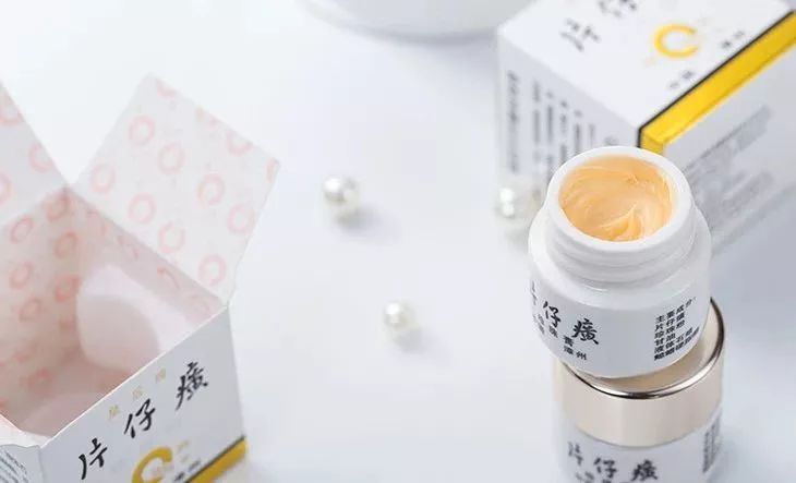 眼里写满故事脸上不见半点风霜,眼里写满故事脸上不见风霜的女子