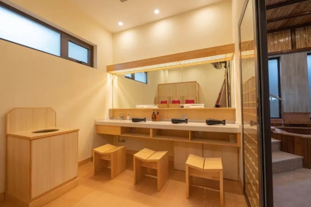 自驾游12个人住民宿,住200左右民宿3天1500左右