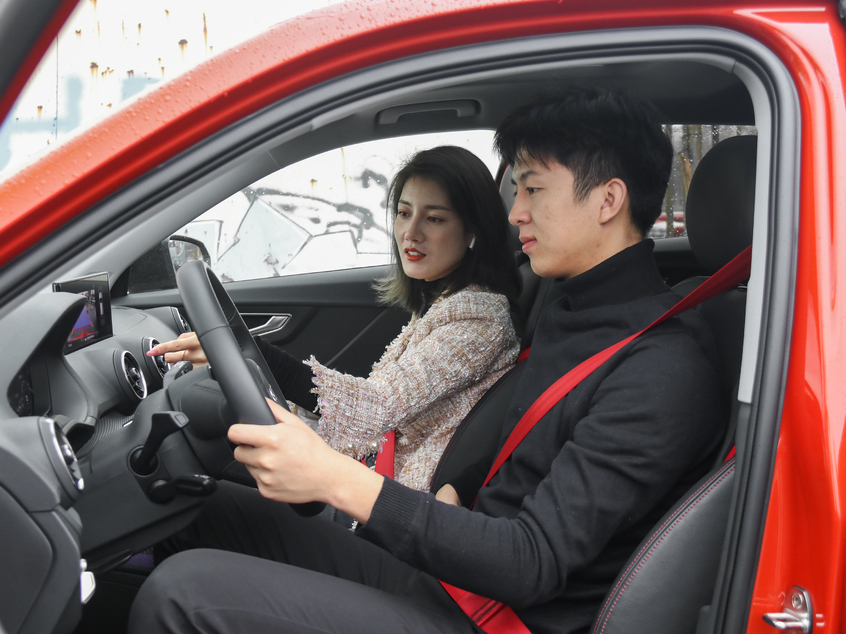 买q2l还是gla,q2和奔驰gla买哪款车好