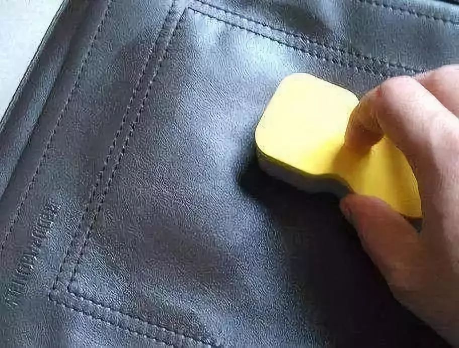 白色衣服长霉斑用什么能够除掉,衣服上有黄色霉斑怎么清洗最有效