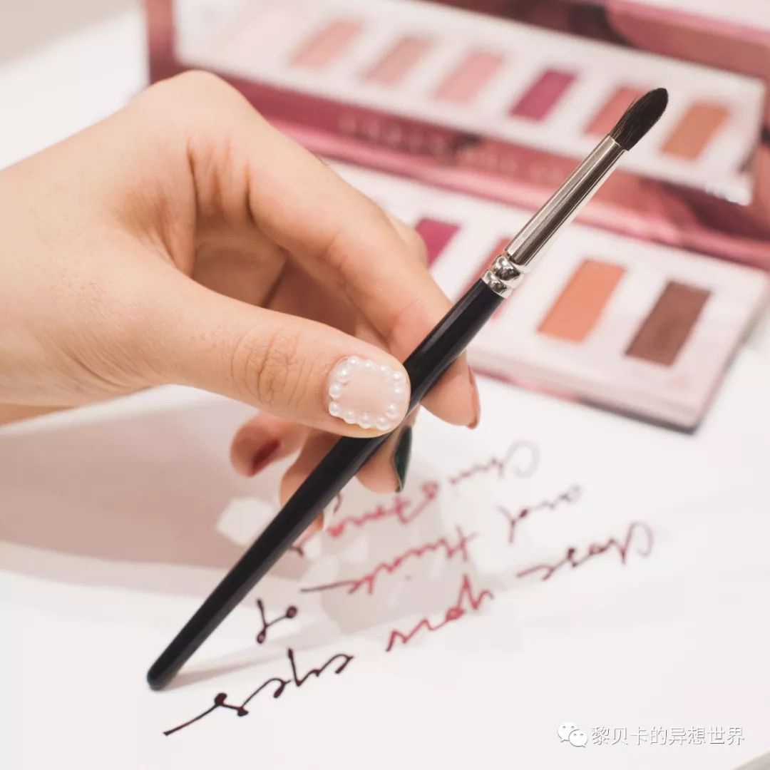 买了很多眼影却还是不会画,买了好多化妆品