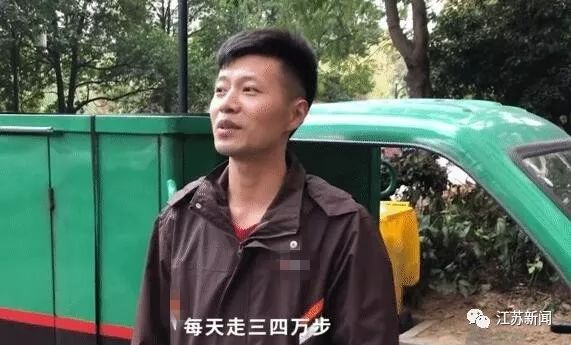 街边快递小哥跳舞,快递小哥深夜舞蹈