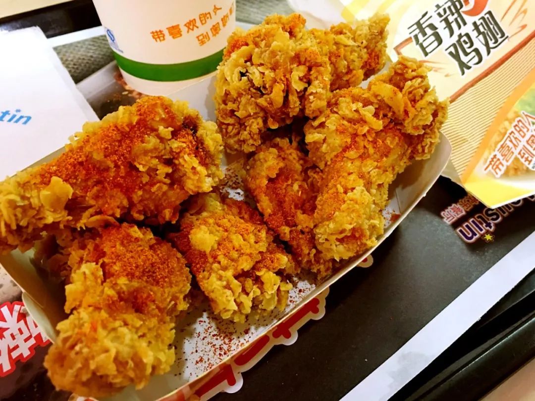 趣读丨我花三块钱买了朋友圈人设服务，然后我的人设崩了…