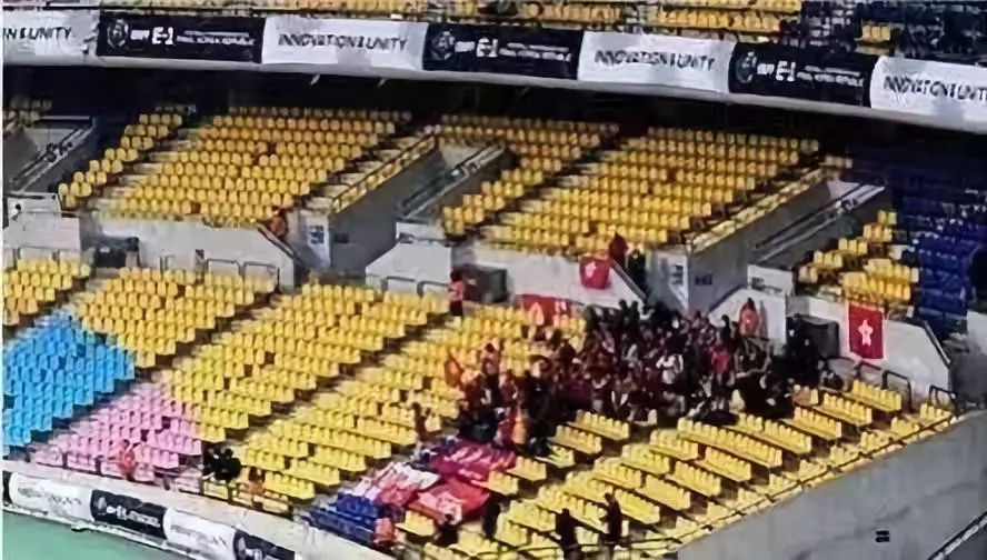 野球场出现如此暴力一幕,慎入野球场上惊现残暴一幕