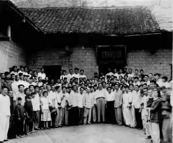 韶山伟人故居深情缅怀,豁达缅怀先烈致敬伟人