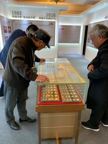 宇宙大行又干了一件好事！您收藏的熊猫金币能够卖给商业银行了