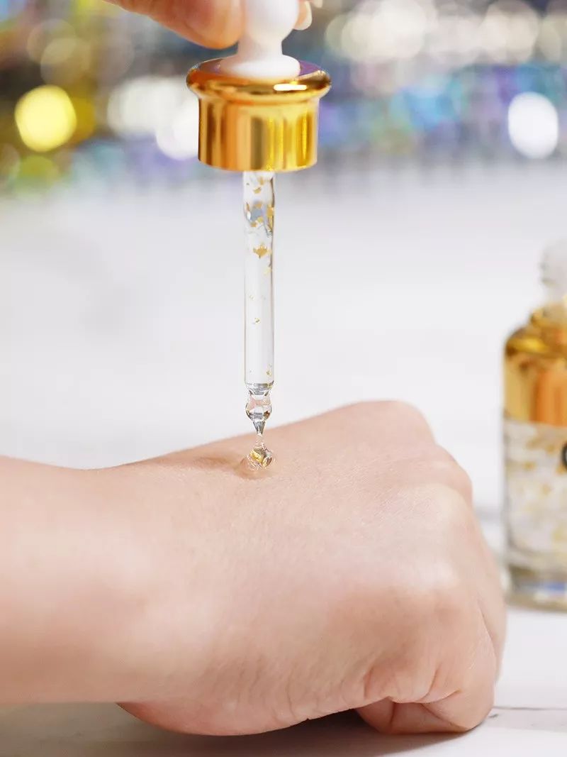 聊时尚|年末想要气场全开，你需要这些点“金”之笔