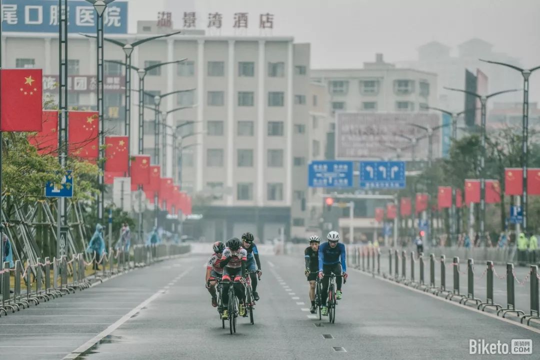 妈祖脚下冷雨战2019环大湾区自行车赛汕尾总决赛