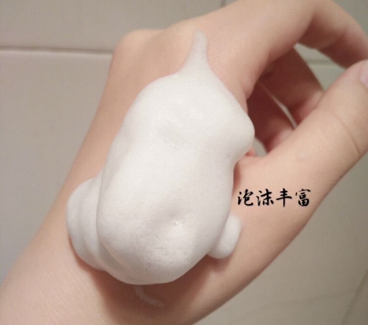 脸上搓下来很多泥,脸上搓出黑头