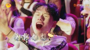 被网暴退学，被骂糊失业，初代宅男女神*局破**重生再翻红