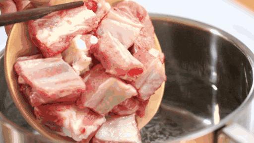 为什么排骨焯水过后煮还是有浮沫,牛排骨焯水后如何去腥