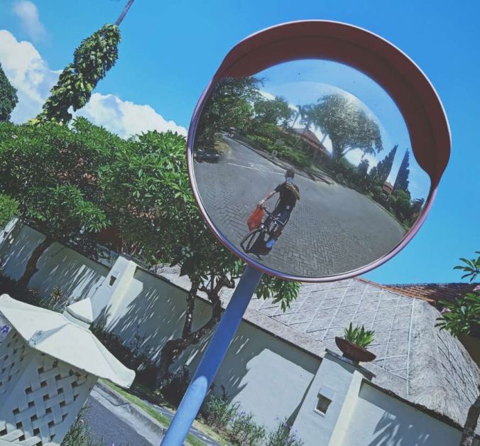 24小时内要找齐8500只口罩！杭州90后小哥骑遍巴厘岛！朋友圈看哭了