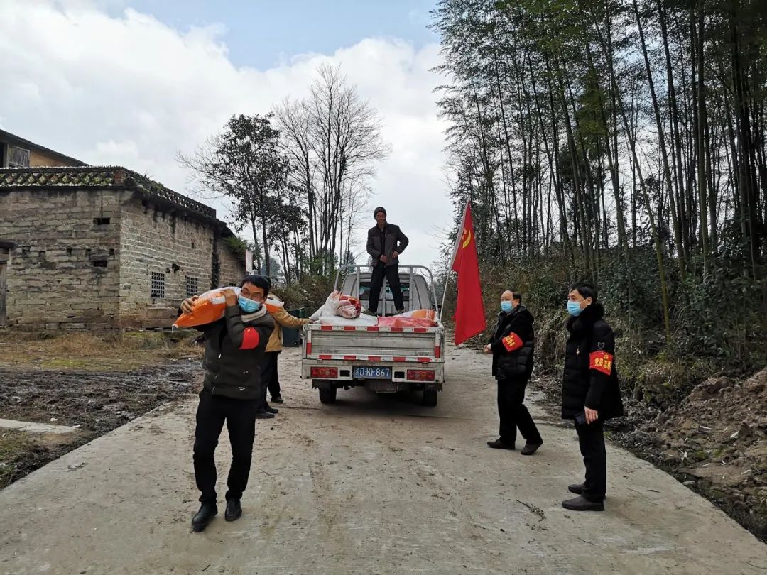 开州区抗疫照片,开州区一家三口齐上阵抗疫