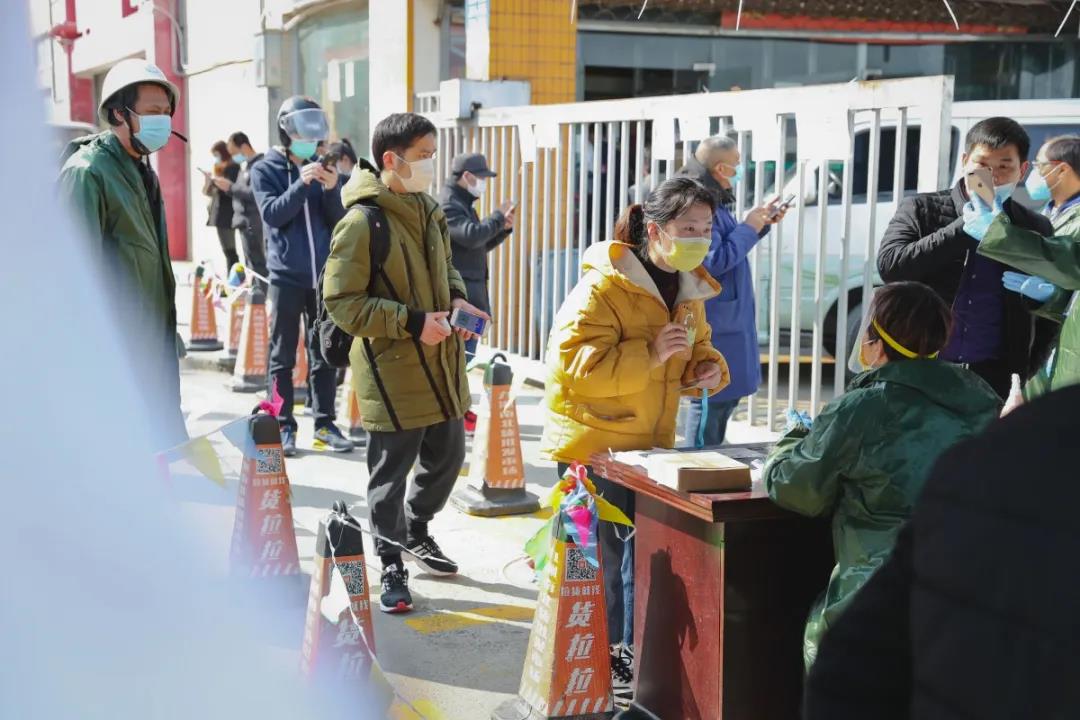 洞泾镇一线战“疫”（0302）——近600家商铺3天内“扎堆”复活！大体量九洲世贸综合批发市场如何做好疫情防控？