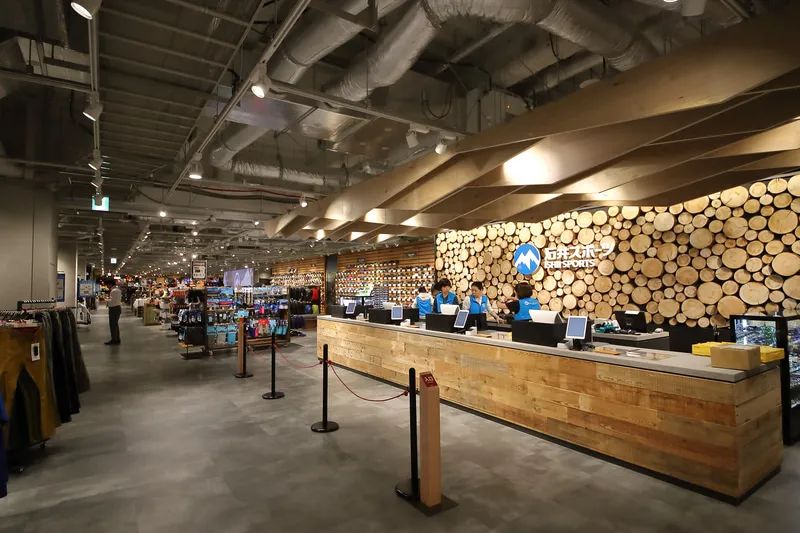 10天客流500万！日本“销冠”卖场两次逆风翻盘：一个价值2000亿的“连接”秘密