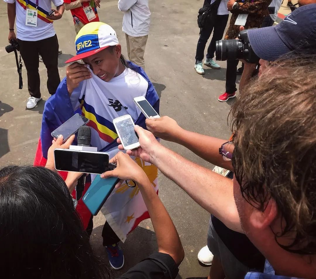 泡菲律宾火辣女孩、上身菲律宾牌子RHUDE是每一个潮人的幻想吧？