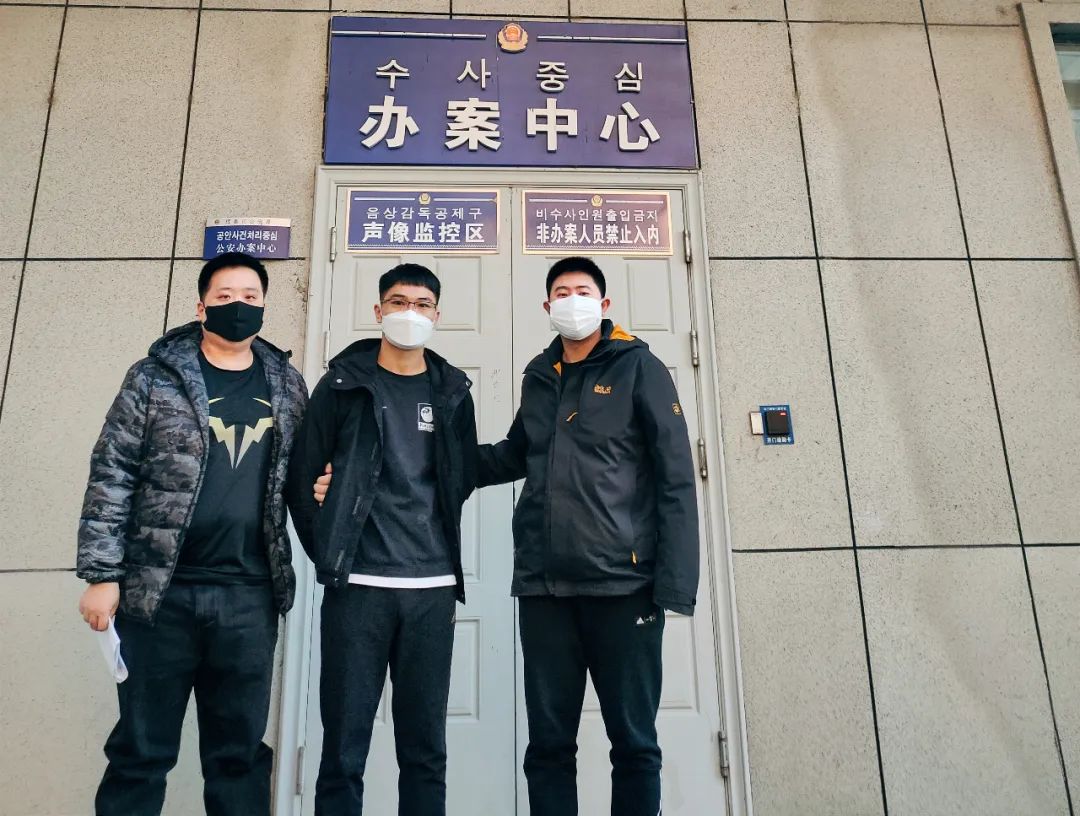 发起疯来连自己都打,假装卖口罩诈骗多人涉案超300万