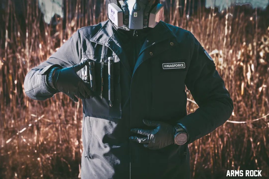 德国战术电影看过吗？《孤胆保镖》硬汉大叔和少女的枪械盛宴「电影*器武**解析」