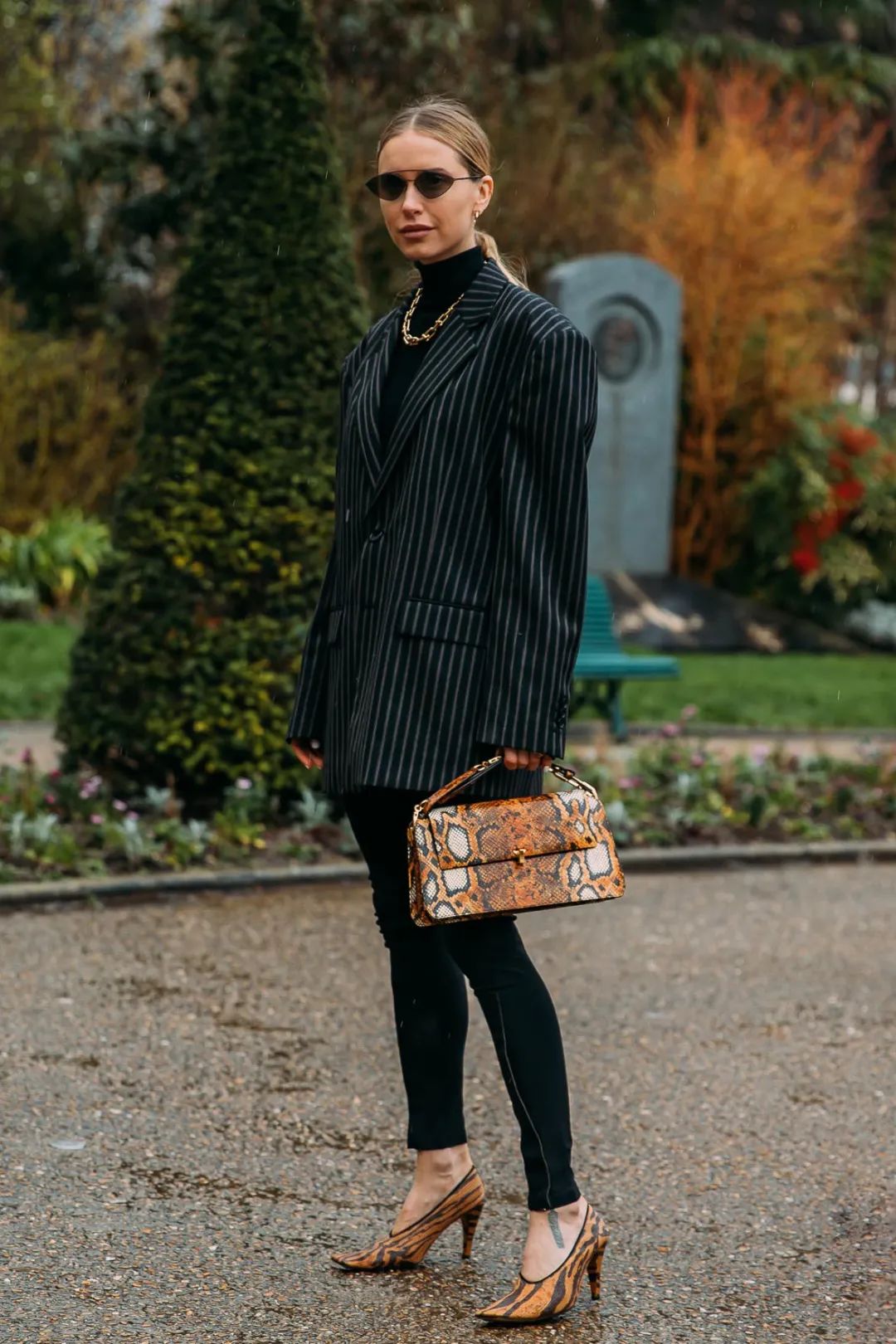 我花十分之一价格在ZARA买到BV相似款，真的好穿吗？