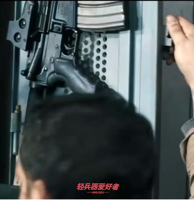 德国战术电影看过吗？《孤胆保镖》硬汉大叔和少女的枪械盛宴「电影*器武**解析」