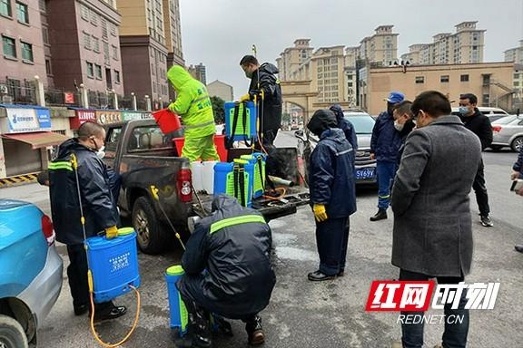 志愿者主动请缨奋战抗疫一线,村级防疫志愿者