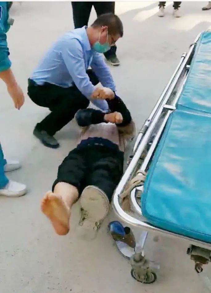 【帮扶故事】深中医支援广西隆林县医疗队员路边生死救援，告捷抢救晕倒路人