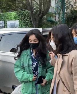 杨幂首次直播喜提五个热搜,杨幂新闻最新消息视频直播