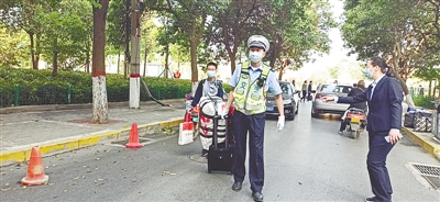 久违课堂开讲啦！郑州63万中学生正式按下校园生活“重启键”