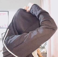 我要疯了！这件丑衣服，一穿就脱不下来