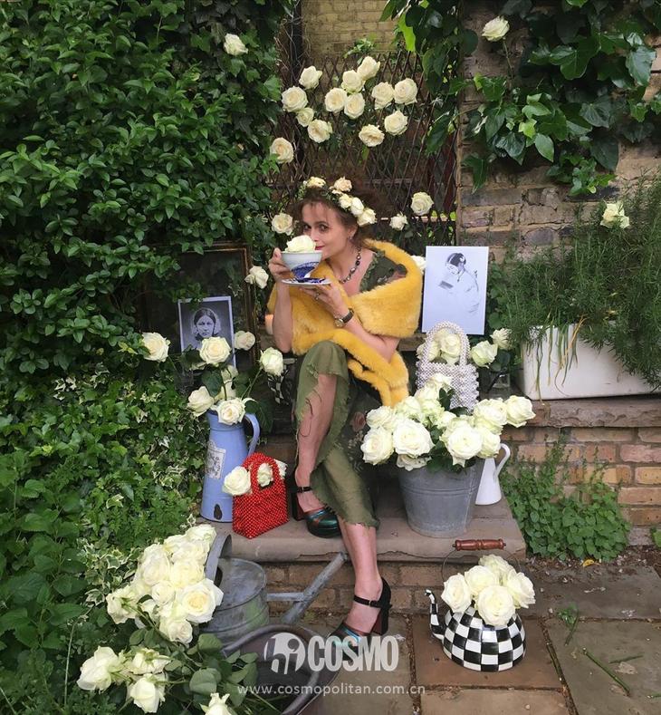 杨采钰度假拎的独家小众包，我能够