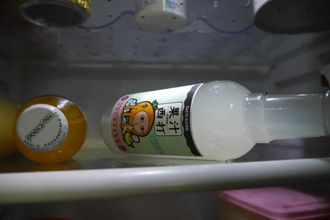 比可乐上头，比奶茶过瘾，成年人的快乐水