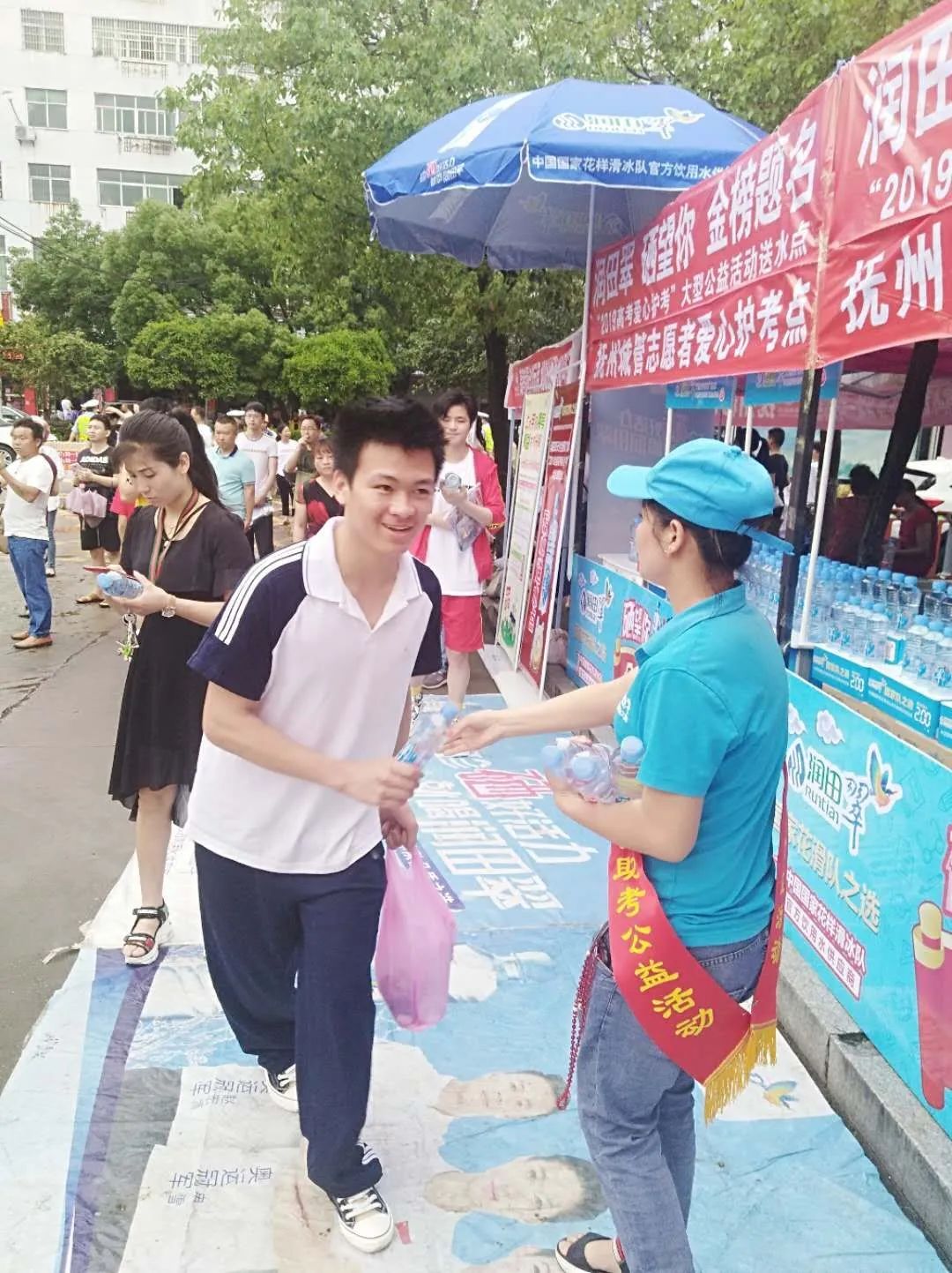 江西高考学生哭着走出考场,江西高考成绩前100名