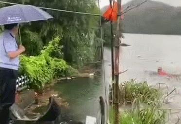每小时2个西湖冲向下游，新安江水库水位开始下降！建德30万人受影响，桐庐多处汪洋