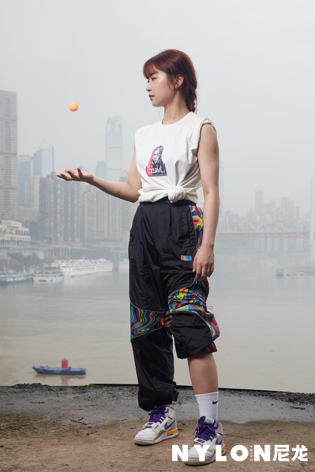 奔赴全国各地，尼龙拍摄了22位青春荷尔蒙扑面来的运动青年