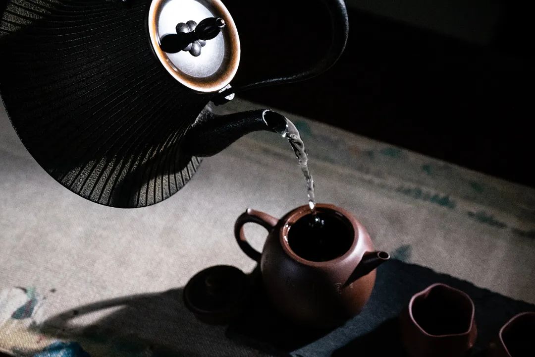一把烧开水的壶,日式烧茶铁壶