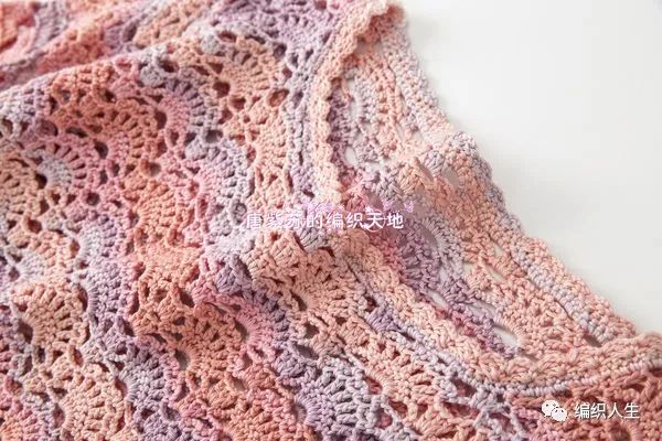粉黛编织短袖视频教程,棒针镂空花罩衫图解