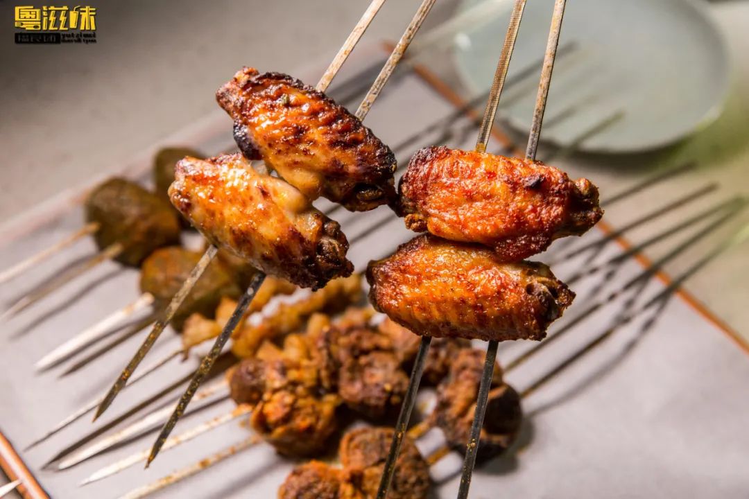 火爆全网的东北烧烤店,东北火的烧烤店