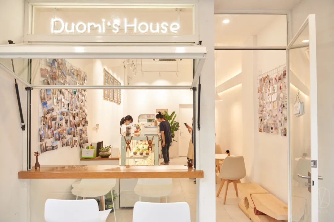 中山北路新开纯白“浪漫满屋”，好口味的千层甜品店，价格仅占某网红L家½…