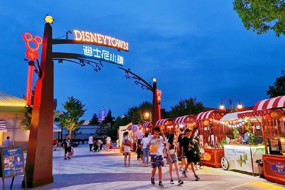 坐着地铁看浦东｜美到惊艳！童话乐园、古镇园林、跑酷金字塔……这条地铁线都能到，还能跨省游