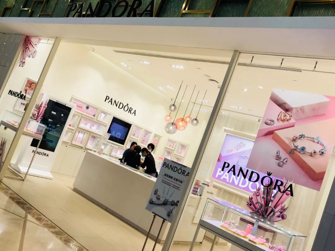 三大魔咒施华洛世奇,施华洛世奇和潘多拉什么关系