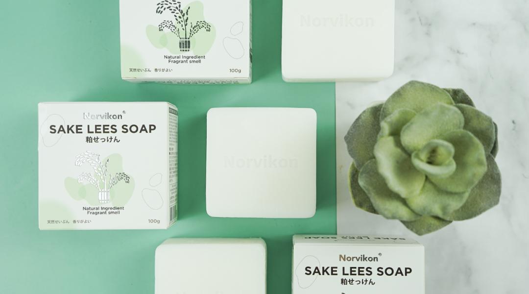 日本人用酒洗脸，60岁还没有皱纹，黑头粉刺全消失，整张脸白皙光滑，细腻弹润