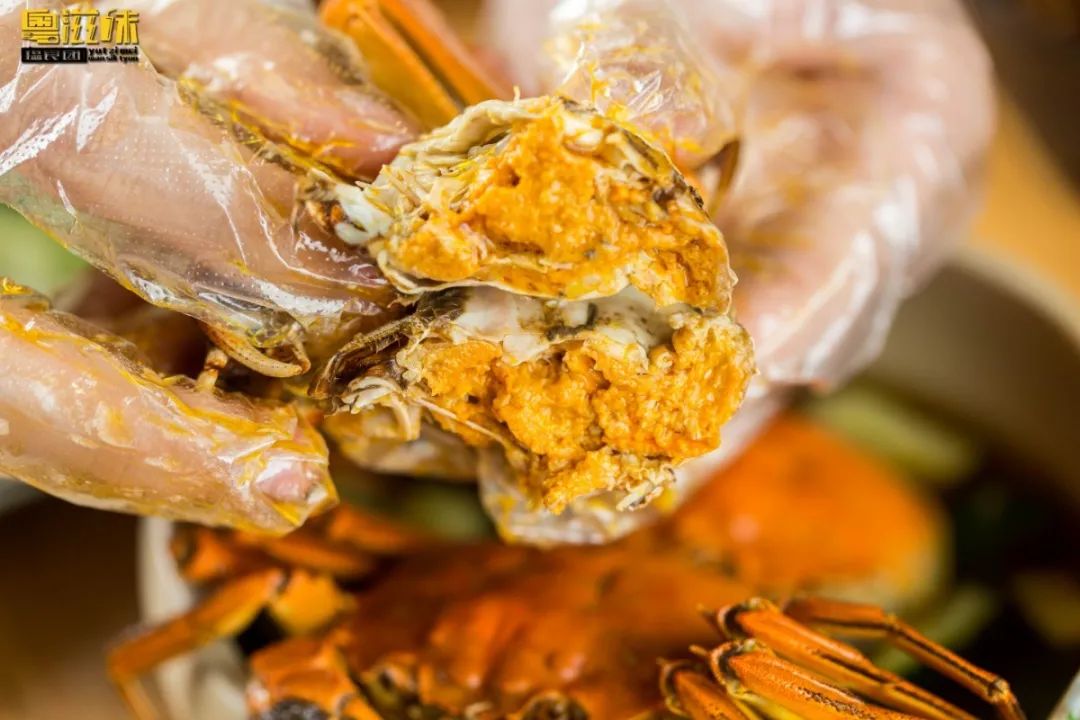 就为这①口，吃一只肥蟹比喝一杯奶茶还便宜