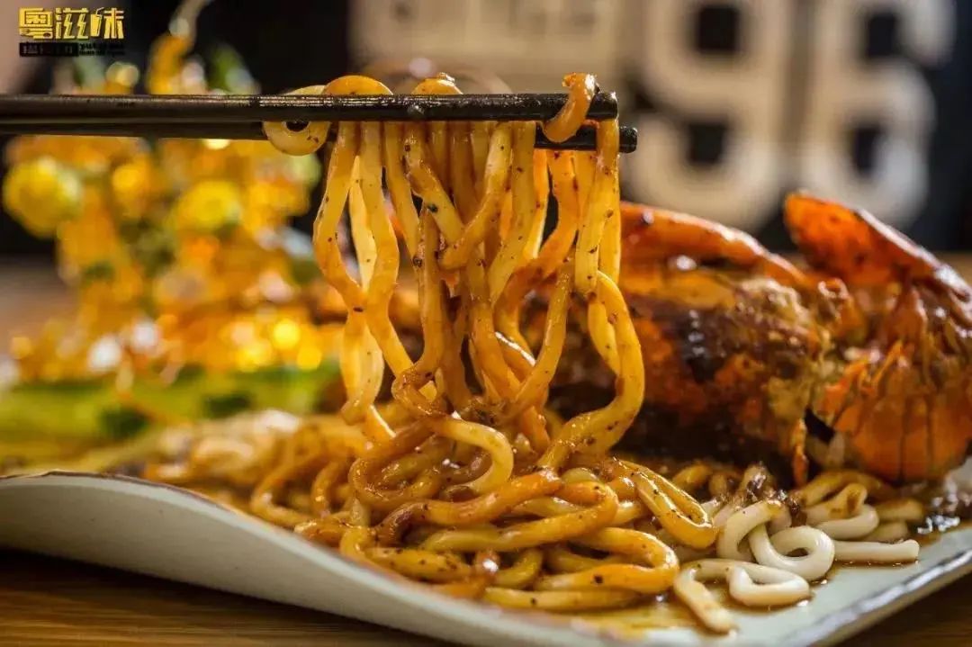 就为这①口，吃一只肥蟹比喝一杯奶茶还便宜