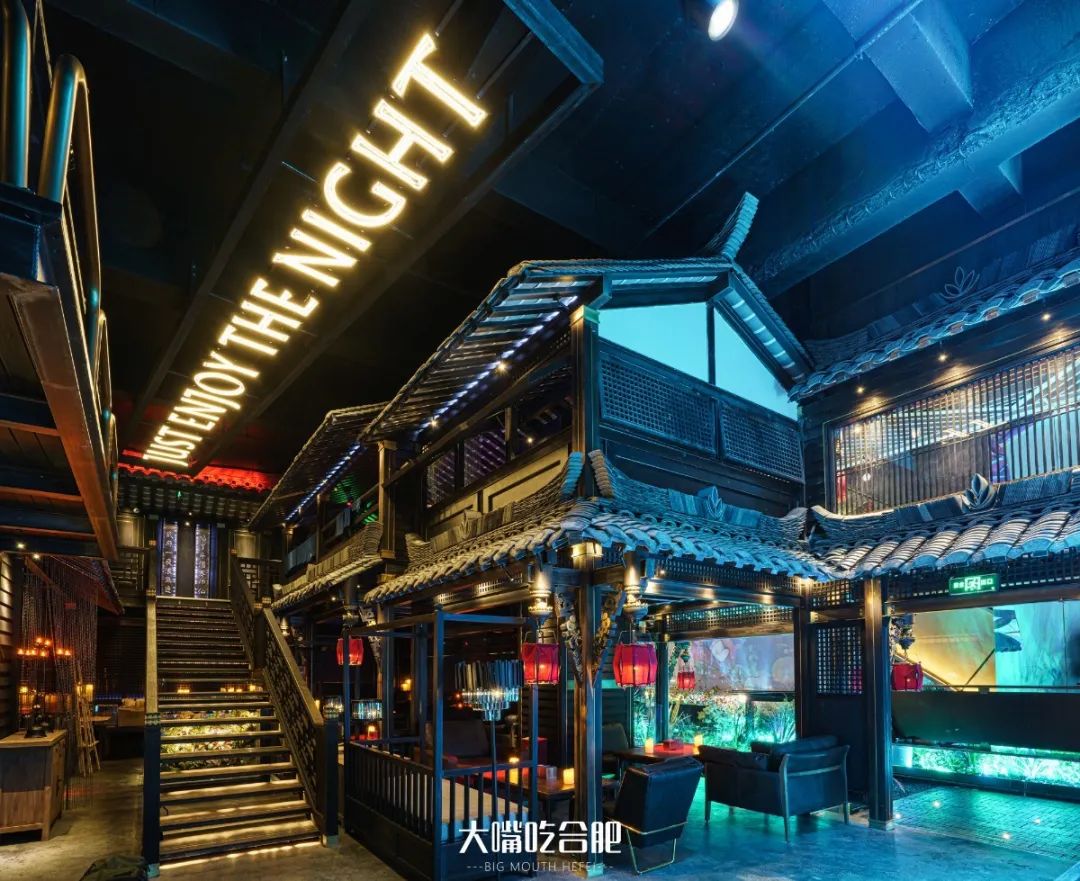 代金券无限叠加！凭斗酒火爆成都的「深夜酒馆」，国潮新风炸翻老报馆