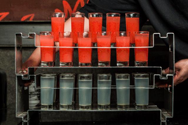 代金券无限叠加！凭斗酒火爆成都的「深夜酒馆」，国潮新风炸翻老报馆