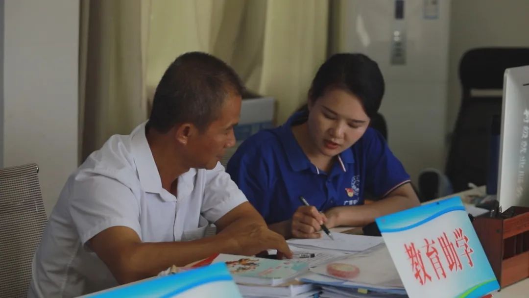 从退役女兵到企业老总，再到村*党**总支部书记，她如何开始新的征程？