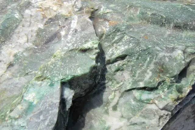 为什么市面上和田玉便宜,为什么新疆和田玉籽料便宜