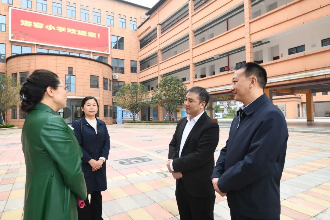 你好红领巾少先队活动记录,你好红领巾一年级主题班会