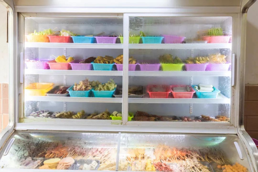 覆盖5个区，这7家“又小又旧”的炸串店，抚慰了不少深夜打工人